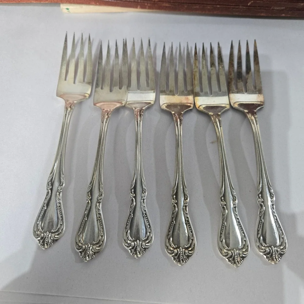 Wm. A. Rogers Oneida Flatware Set 23pc Silver Overlaid Memory Pattern
